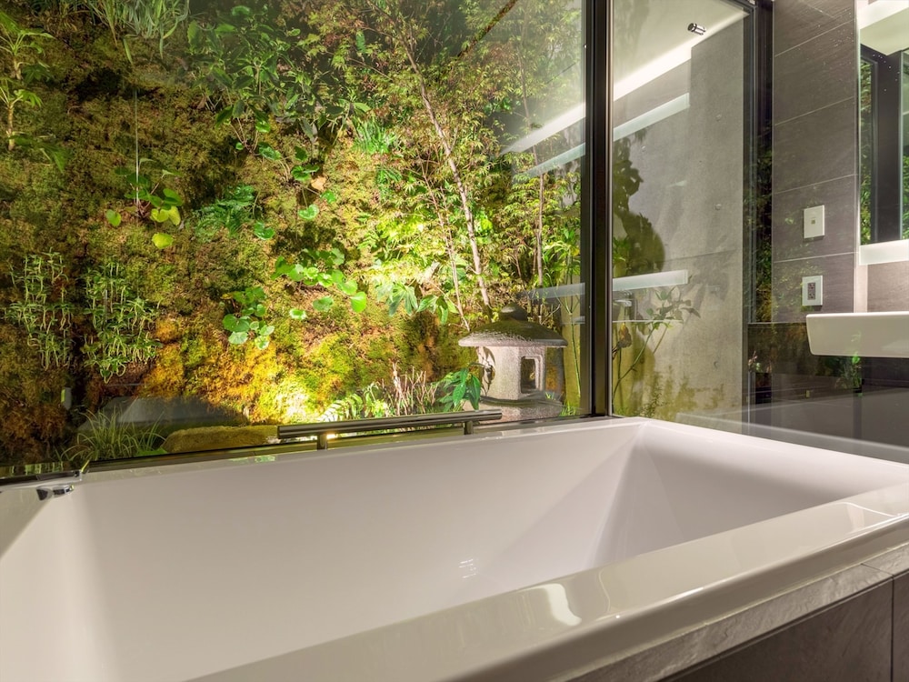 スイート 禁煙 ガーデンビュー バスルーム1 | ソラリア西鉄ホテル京都プレミア 三条鴨川