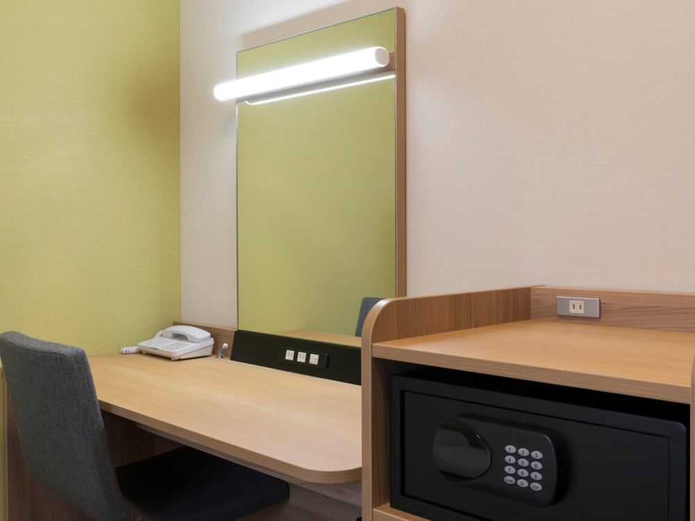 スタンダード ルーム ダブルベッド 1 台 禁煙 客室3 | コンフォートホテル豊橋