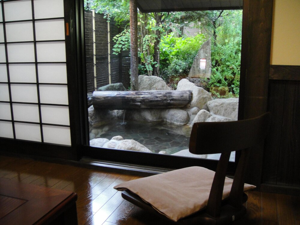 客室1 | 隠庵ひだ路 - アダルト オンリー