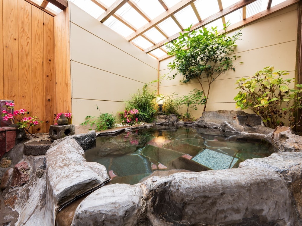 温泉岩風呂付き離れ: 和室二間以上[さくら荘]国産和牛陶板焼き (部屋食) 禁煙 客室5 | 古都の花心