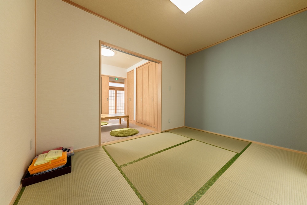 温泉岩風呂付き離れ: 6畳＋4.5畳和洋室 [ひまわり・鈴蘭] 禁煙 客室2 | 古都の花心