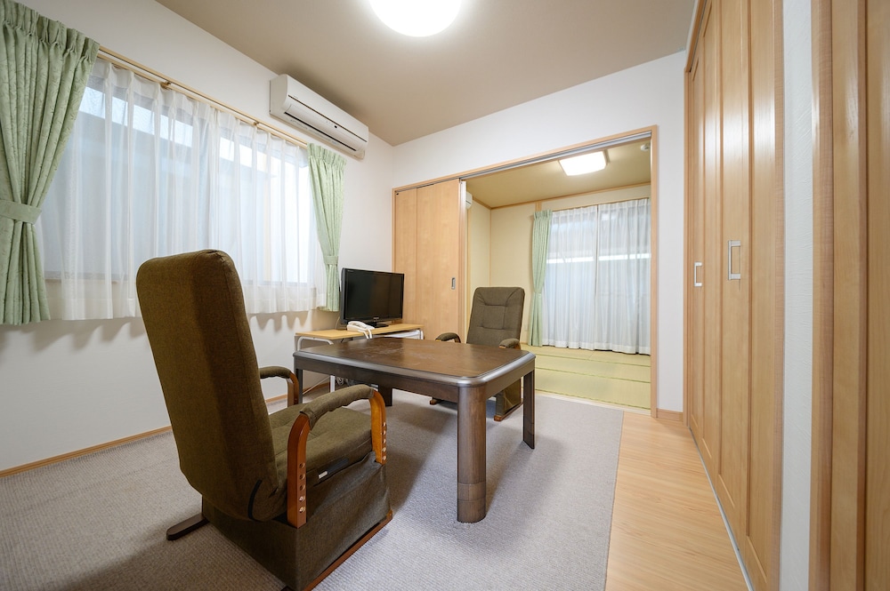 温泉岩風呂付き離れ: 6畳＋4.5畳和洋室 [ひまわり・鈴蘭] 禁煙 | 古都の花心