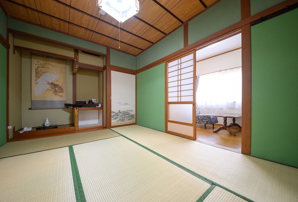 温泉岩風呂付き建て離れ: 和室二間以上 [さくら荘] 禁煙 | 古都の花心