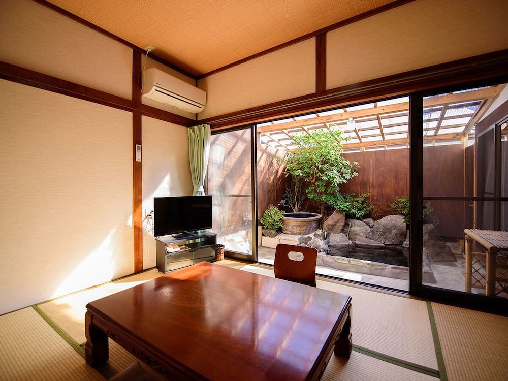 温泉岩風呂付き離れ: 和室二間[木蓮]国産和牛陶板焼き (部屋食) 禁煙 | 古都の花心