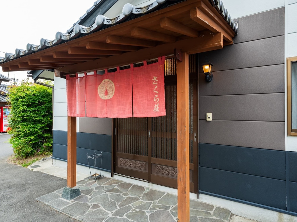 温泉岩風呂付き離れ: 和室二間以上[さくら荘]国産和牛陶板焼き (部屋食) 禁煙 客室6 | 古都の花心