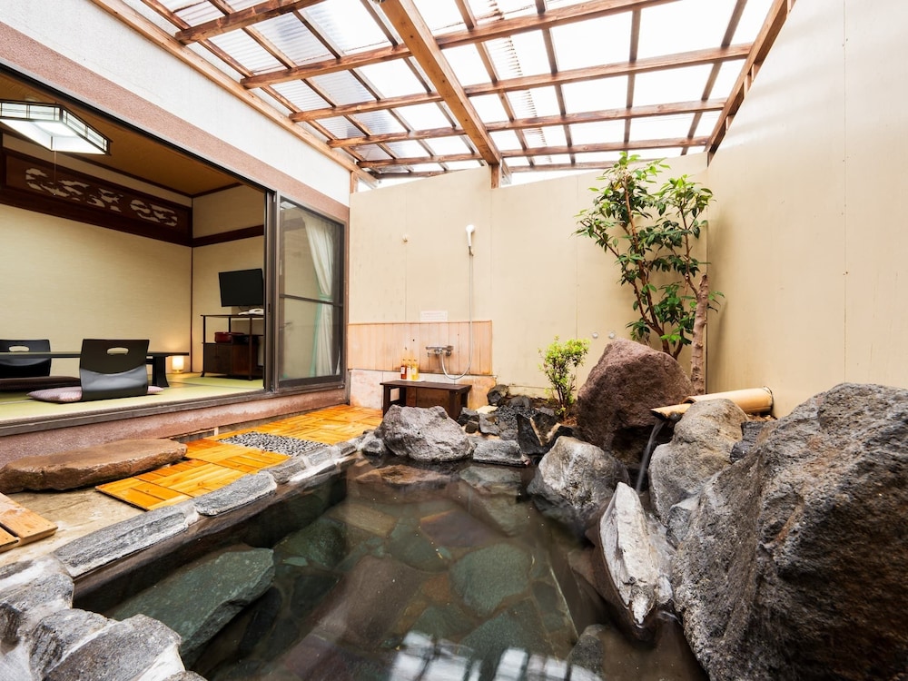 温泉岩風呂付き離れ: 和室二間[木蓮]国産和牛陶板焼き (部屋食) 禁煙 客室3 | 古都の花心