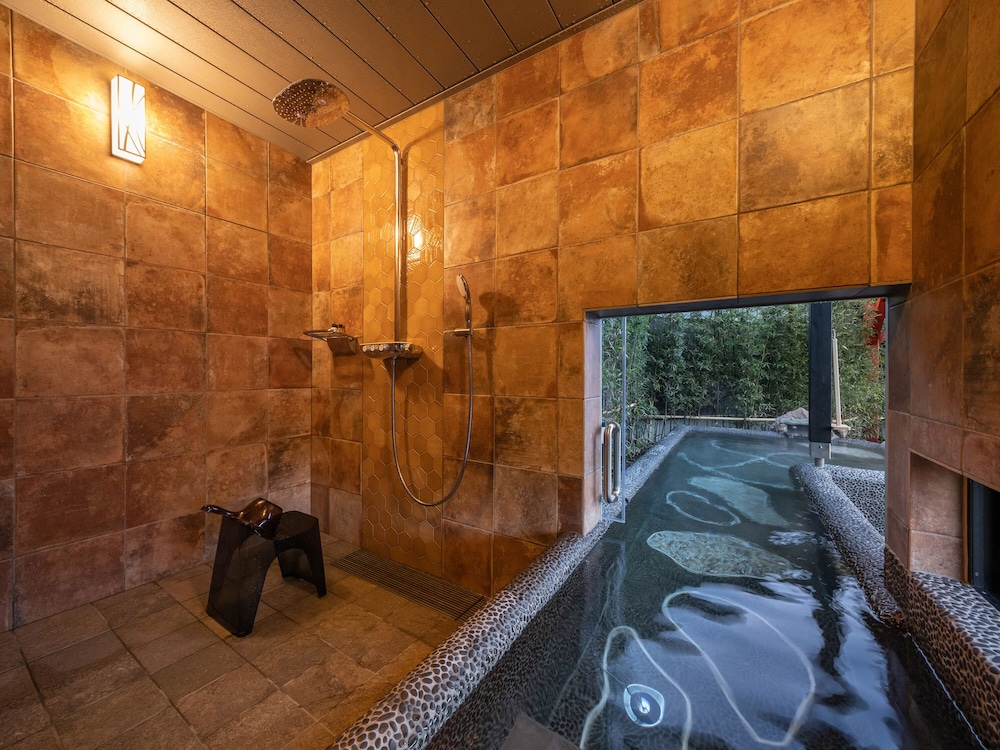 Ranchu(15歳からご宿泊可能) バスルーム2 | Yufuin Luxury Villa -zakuro-