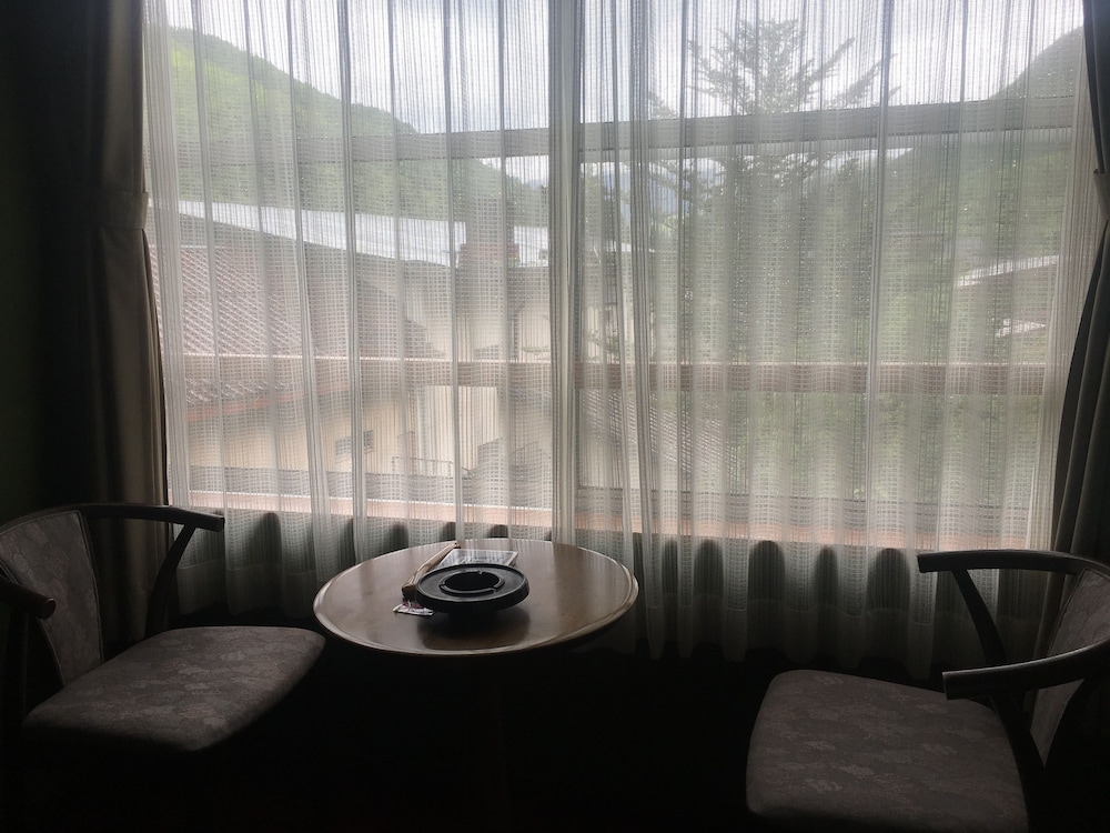 和室８畳　バストイレ付き 客室1 | 中村館