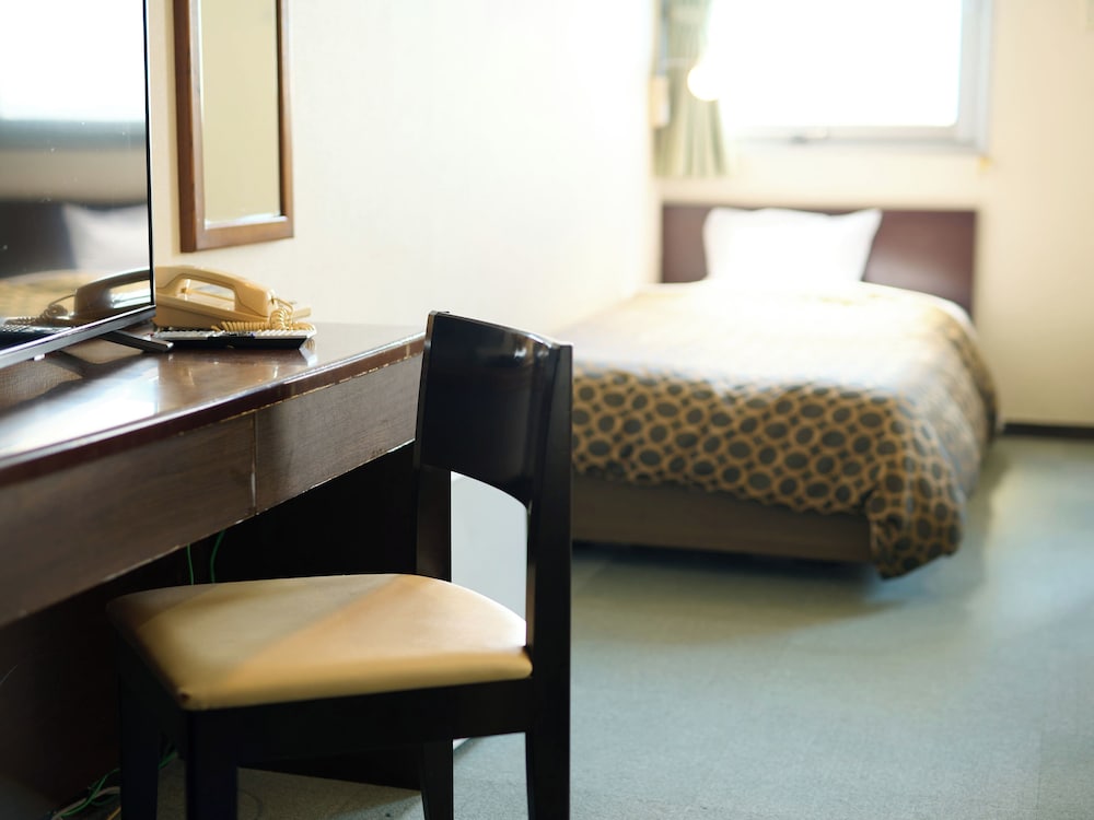 フォースルーム 喫煙可 客室4 | ビジネスホテル おかだ家 ベイサイド