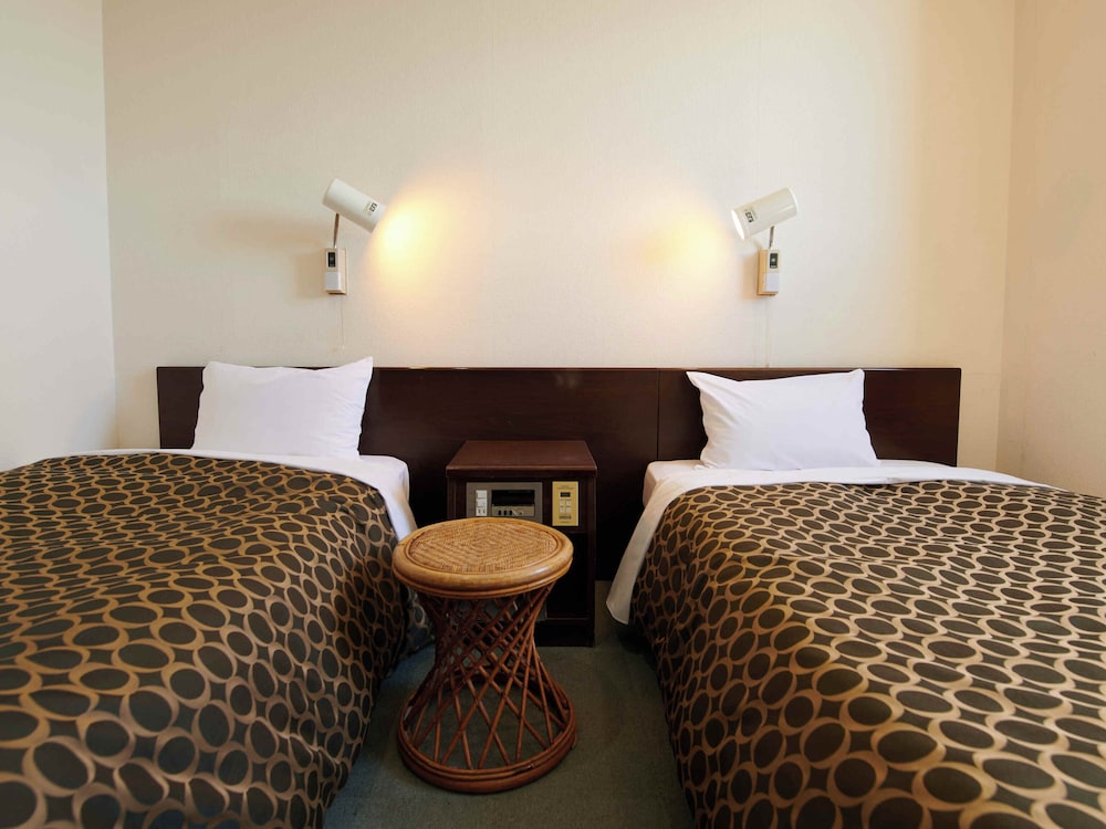 ツインルーム 禁煙 客室1 | ビジネスホテル おかだ家 ベイサイド