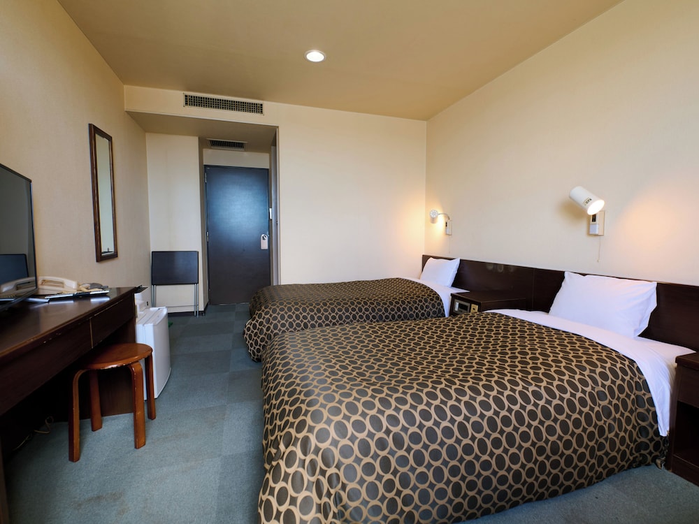 トリプルルーム 禁煙 客室2 | ビジネスホテル おかだ家 ベイサイド