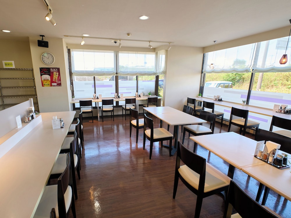 レストラン1 | ビジネスホテル おかだ家 ベイサイド