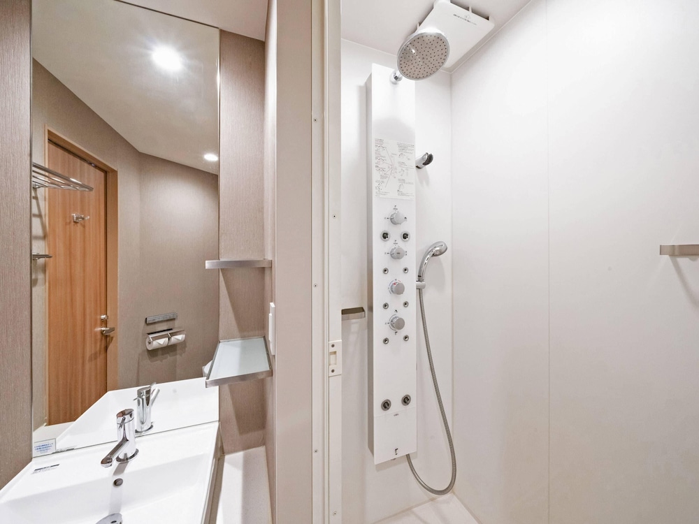 スタンダード ルーム ダブルベッド 1 台 禁煙 客室7 | コンフォートイン福岡天神