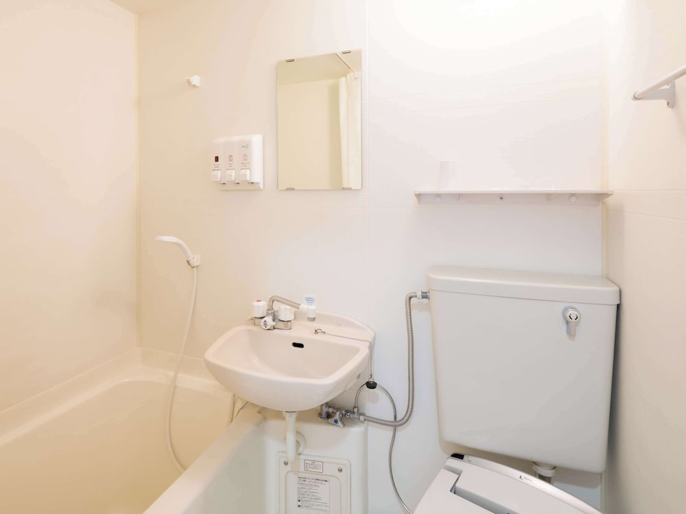 スタンダード ルーム ダブルベッド 1 台 禁煙 バスルーム0 | コンフォートイン八日市