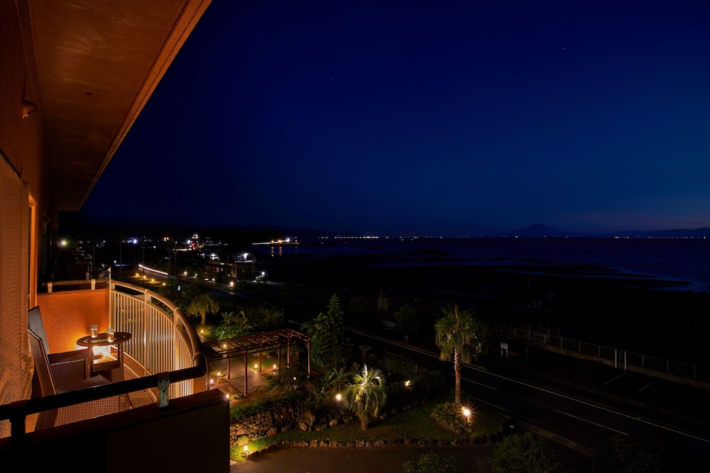 半露天風呂付和室6畳　(トイレ付バス付)(2018年4月1日より禁煙) バルコニー0 | こらんの湯 錦江楼