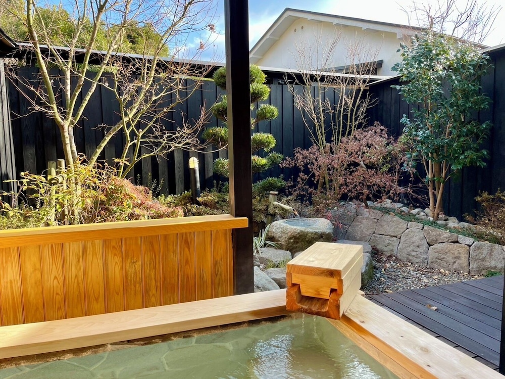 離れ和洋室 半露天風呂付き スタンダード会席 禁煙 客室11 | ゆふいん宿 清孔苑