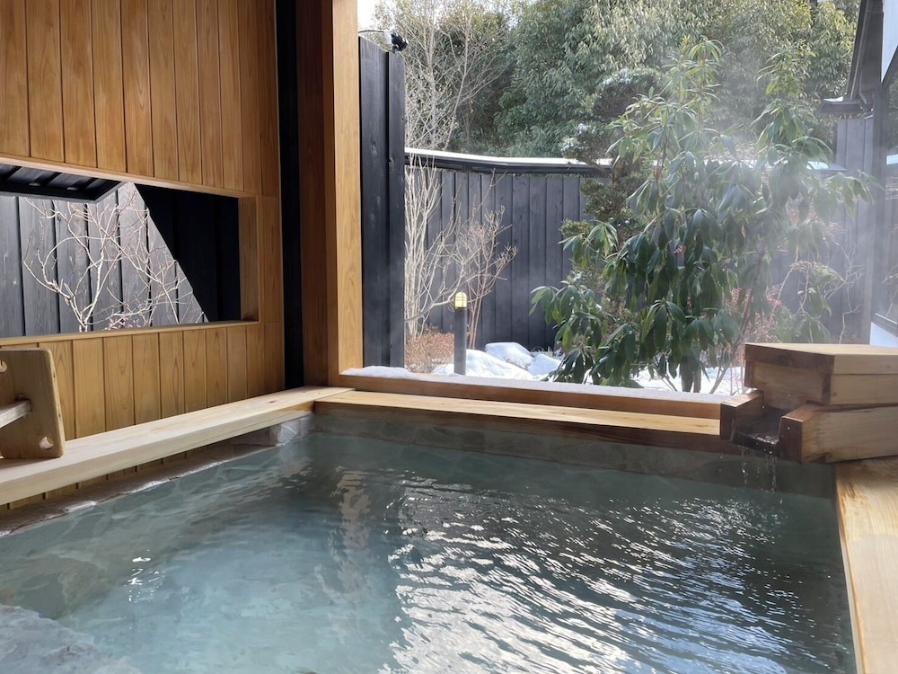 離れ和洋室 半露天風呂付き スタンダード会席 禁煙 客室20 | ゆふいん宿 清孔苑