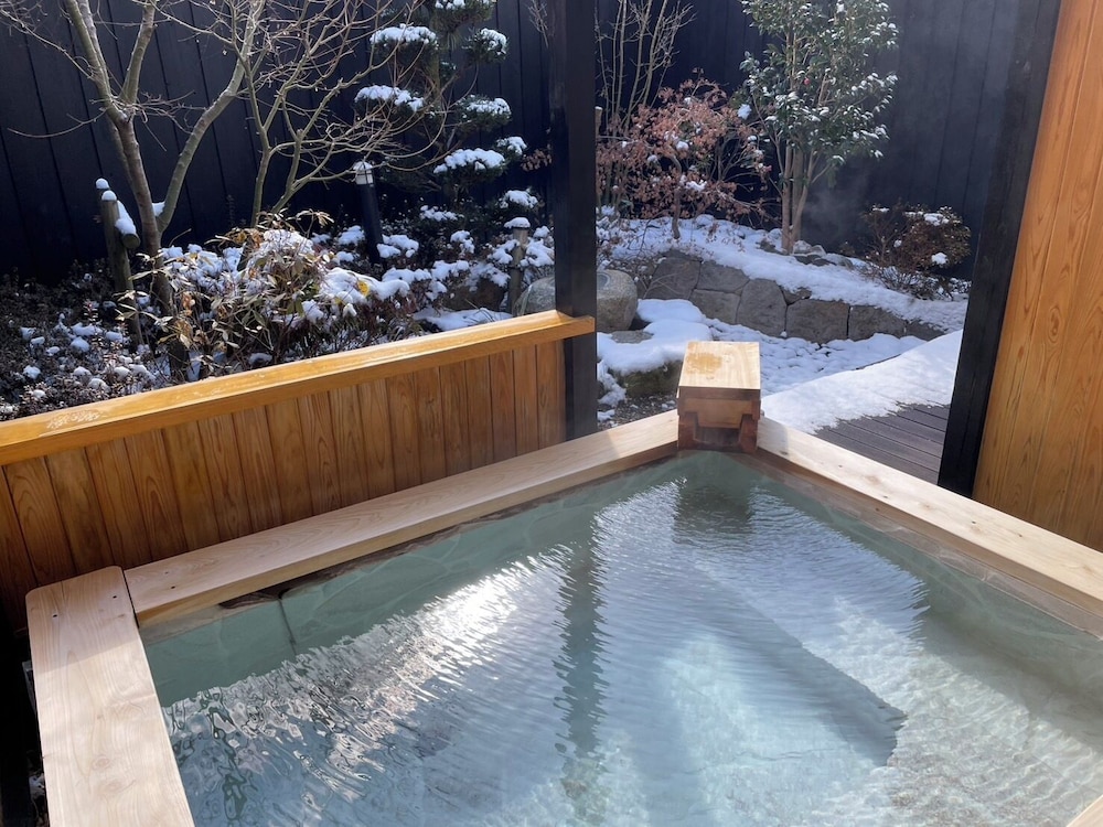 離れ和洋室 半露天風呂付き スタンダード会席 禁煙 客室18 | ゆふいん宿 清孔苑