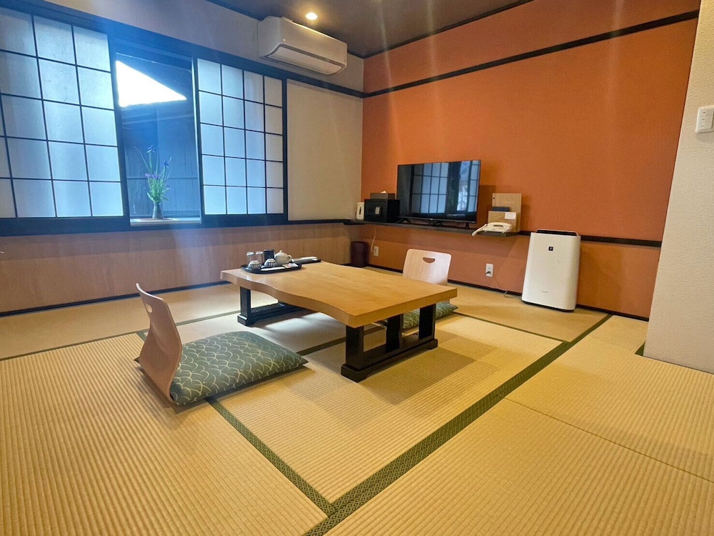 和室8畳 スタンダード会席 禁煙 | ゆふいん宿 清孔苑