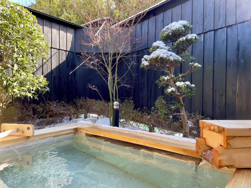 離れ和洋室 半露天風呂付き スタンダード会席 禁煙 客室22 | ゆふいん宿 清孔苑