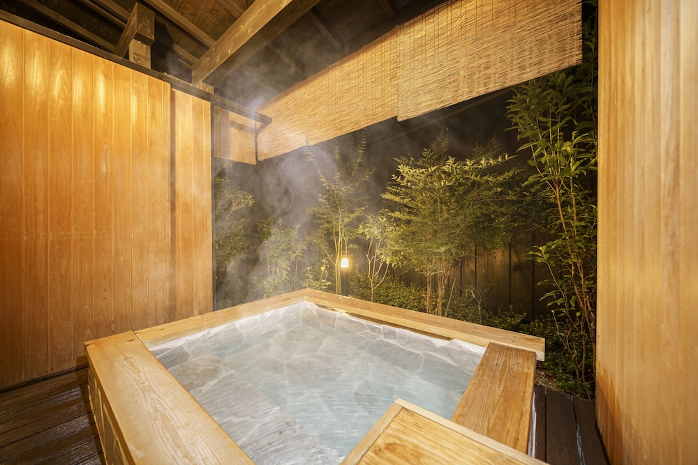 離れ和洋室 半露天風呂付き スタンダード会席 禁煙 バスルーム0 | ゆふいん宿 清孔苑