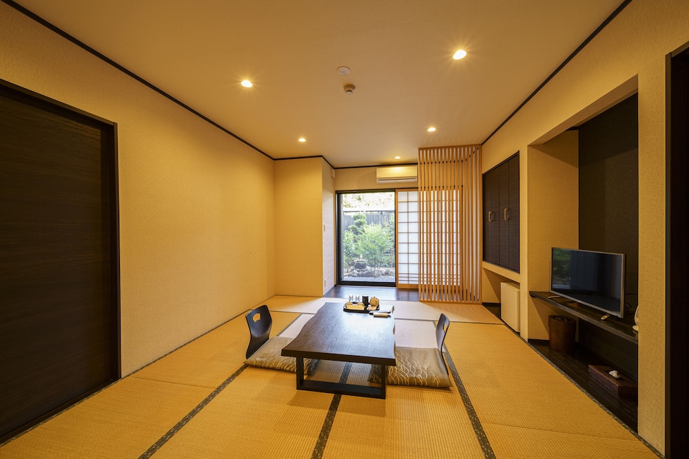 離れ和洋室 半露天風呂付き スタンダード会席 禁煙 客室1 | ゆふいん宿 清孔苑