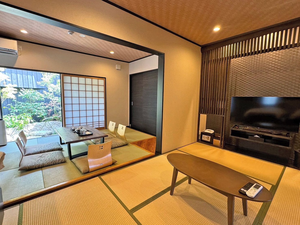 離れ和洋室 半露天風呂付き スタンダード会席 禁煙 客室2 | ゆふいん宿 清孔苑