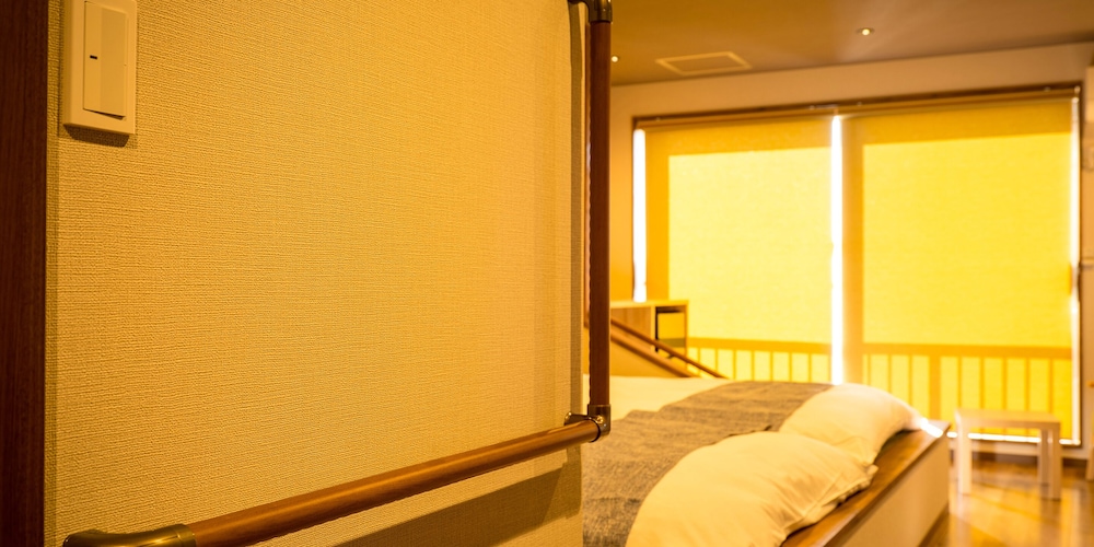 禁煙 リニューアル 1~3名用和洋室 (2階・シャワー・トイレ付) 客室1 | いせえび荘