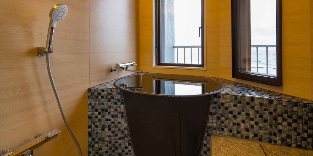 禁煙 海を望む展望風呂付和洋室 (2階) 客室3 | いせえび荘