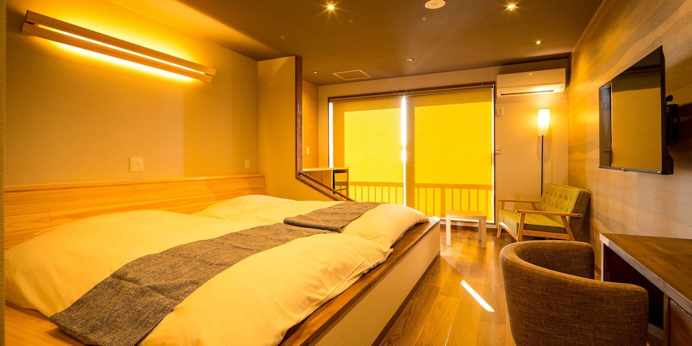 禁煙 リニューアル 1~3名用和洋室 (2階・シャワー・トイレ付) | いせえび荘