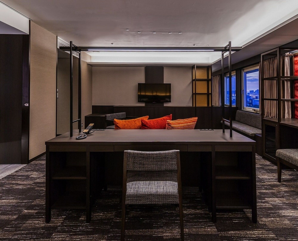 スイート 禁煙 客室1 | KKRホテル大阪