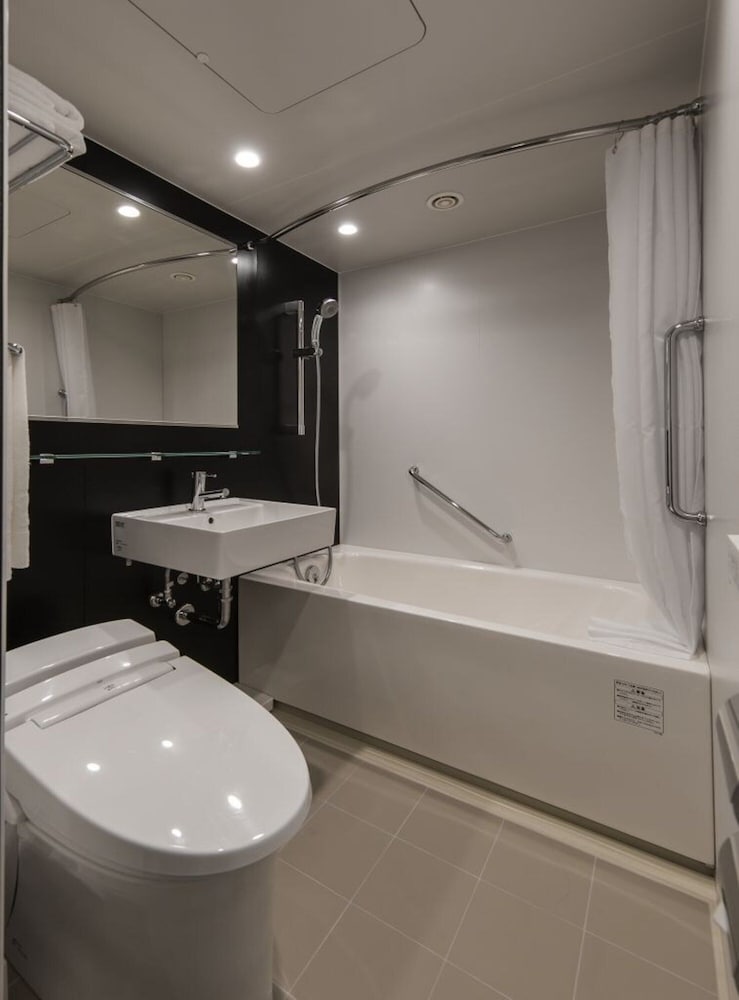 トリプルルーム 禁煙 シティビュー バスルーム0 | KKRホテル大阪