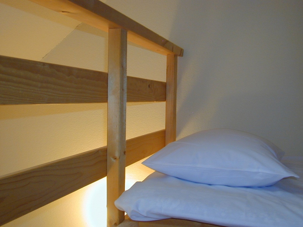 ツインルーム ロフト付き 専用バスルーム 客室2 | ブルーイングリーン