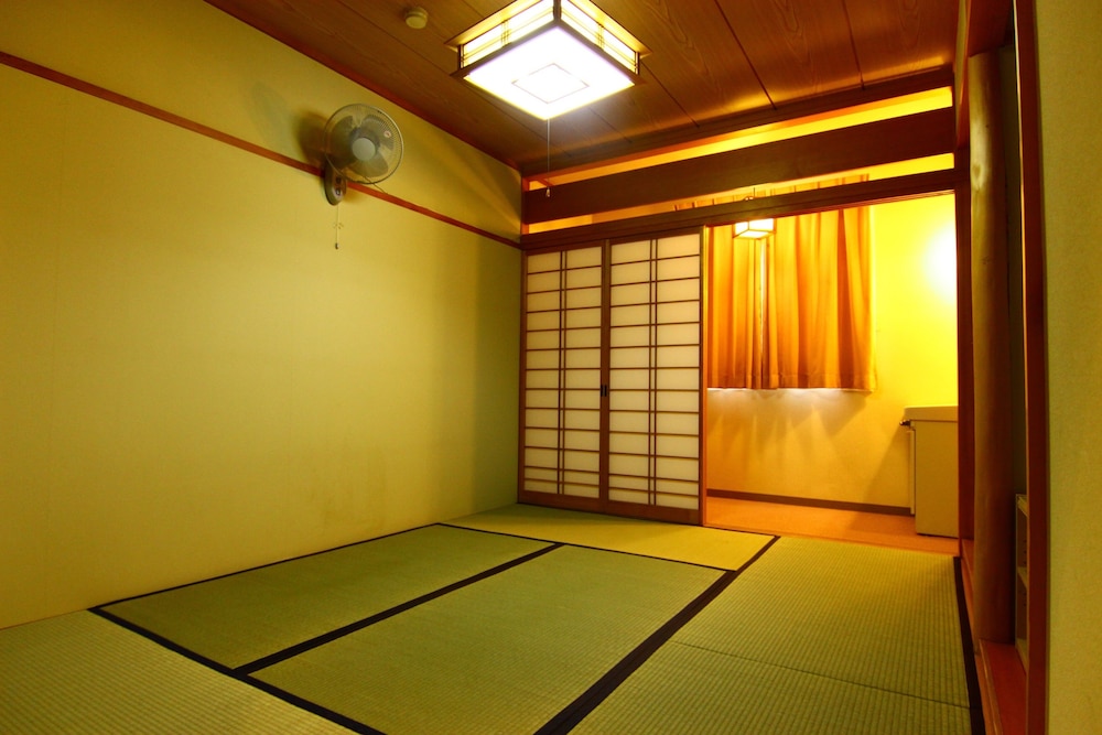 トラディショナル 4 人部屋 客室2 | ユートピア苗場