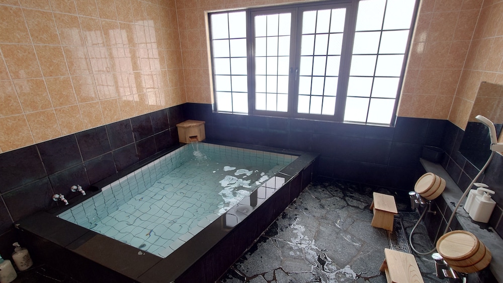 トラディショナル 4 人部屋 バスルーム1 | ユートピア苗場