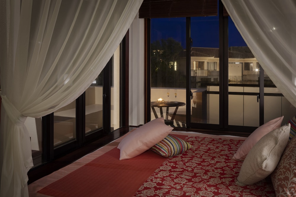 デラックス スイート リビング エリア0 | 星野リゾート リゾナーレ小浜島