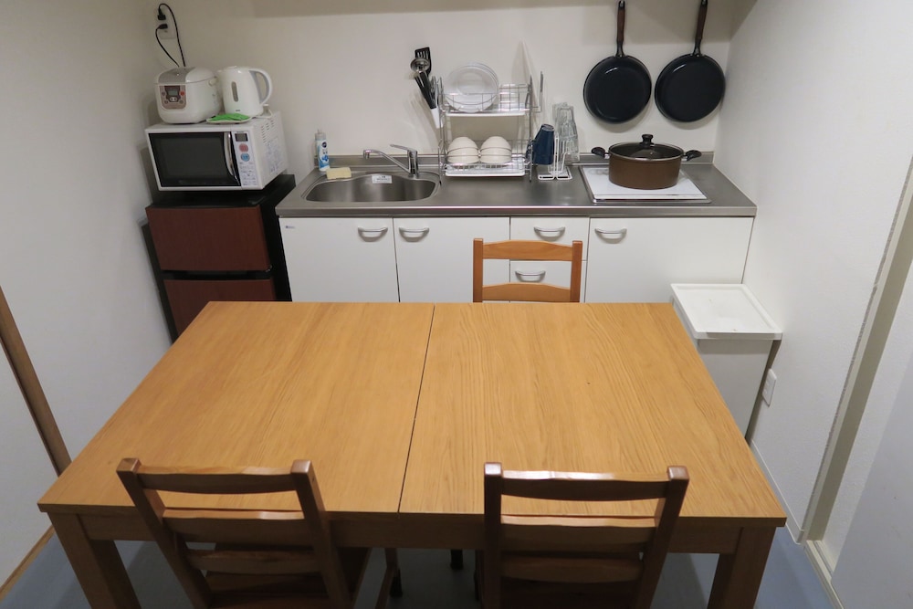 デラックス和室 キッチン付き 専用キッチン1 | ロジーホテルなんば