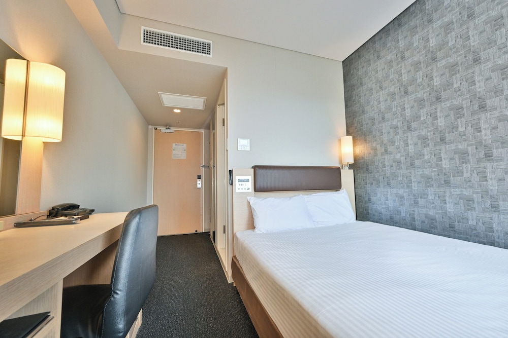 スタンダードルーム（大人2名用）ダブルベッド1台　喫煙可 客室5 | 三交イン四日市駅前