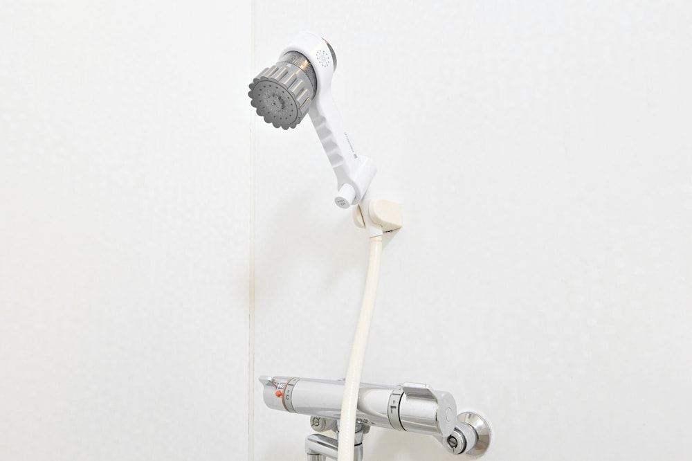 スタンダードルーム（大人2名用）ダブルベッド1台　喫煙可 バスルーム2 | 三交イン四日市駅前