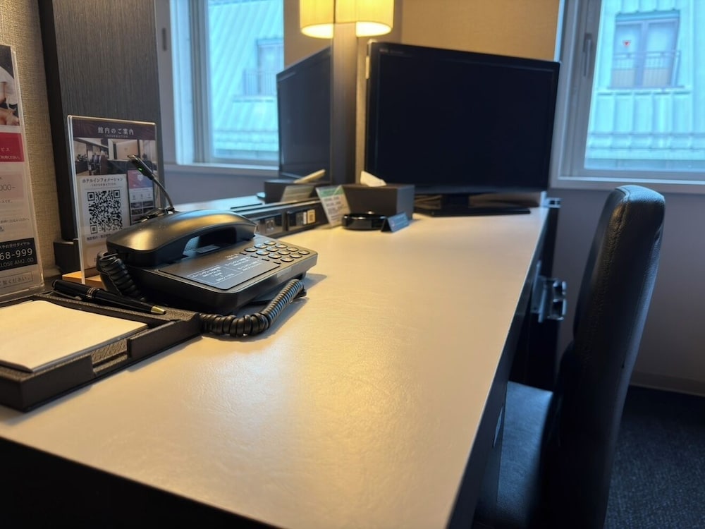 スタンダードルーム（大人2名用）ダブルベッド1台　喫煙可 客室4 | 三交イン四日市駅前