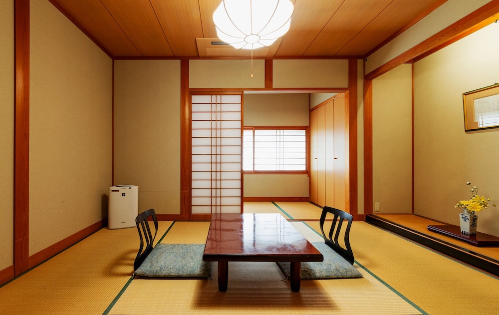 トラディショナル ルーム 喫煙可 | 城崎温泉 川口屋本館