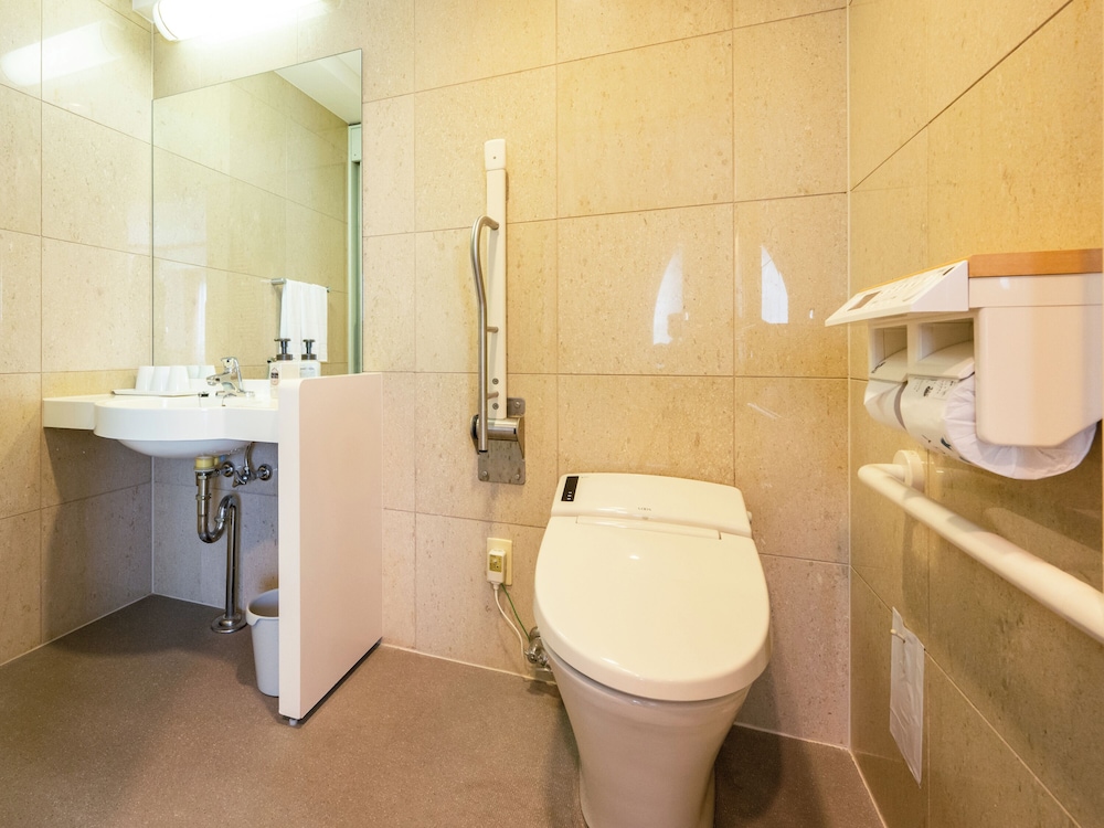 スタンダード トリプルルーム 禁煙 バスルーム0 | 東横INN 中部国際空港 1