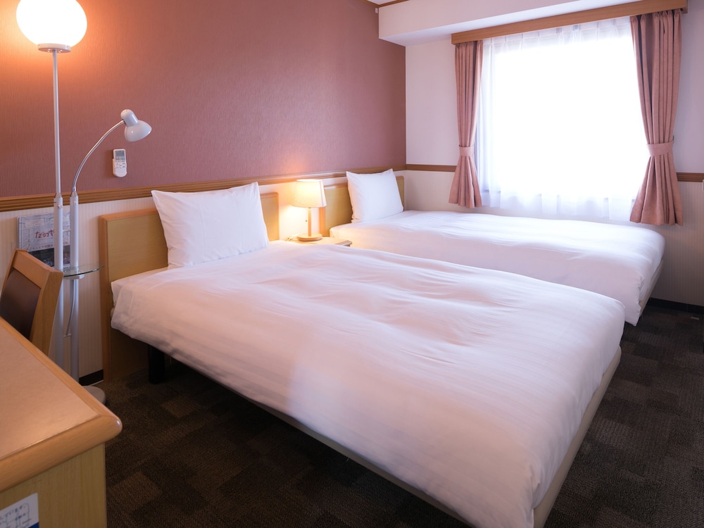 スタンダード ツインルーム シングルベッド 2 台 喫煙可 | 東横 INN 東広島西条駅前