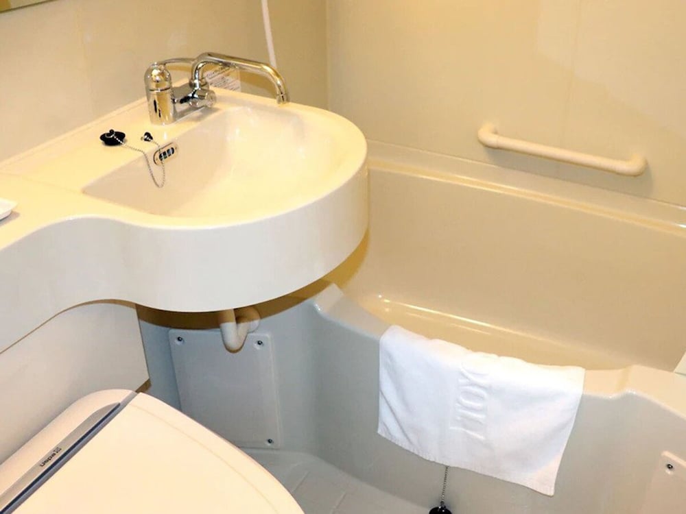 エコノミー ダブルルーム 喫煙可 バスルームの設備0 | 東横 INN 山形駅西口