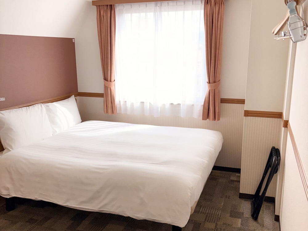 スタンダード ダブルルーム 禁煙 | 東横 INN 甲府駅南口 1