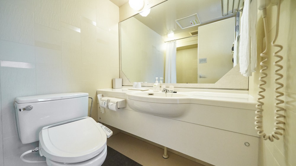 スタンダード ダブルルーム 喫煙可 バスルーム0 | 東横 INN 名古屋駅桜通口本館