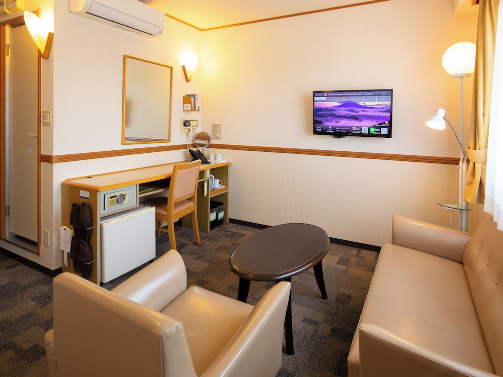 デラックス ツインルーム ダブルベッド 2 台 喫煙可 客室の設備とサービス9 | 東横 INN 鹿児島中央駅西口