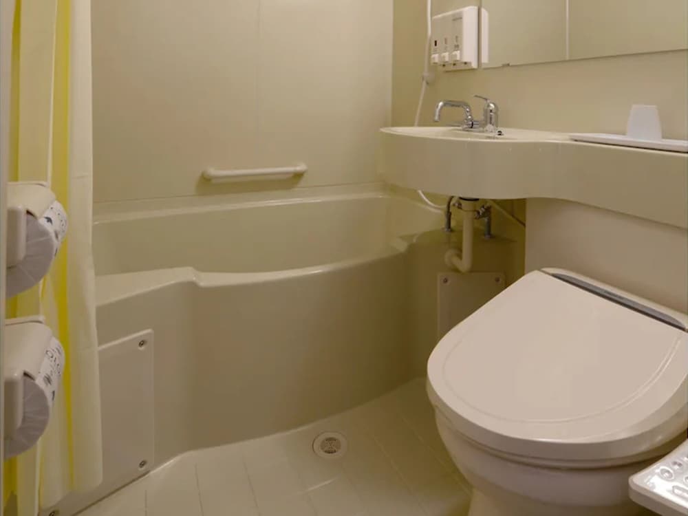 エコノミー ダブルルーム 禁煙 バスルーム0 | 東横 INN 宇都宮駅前 1