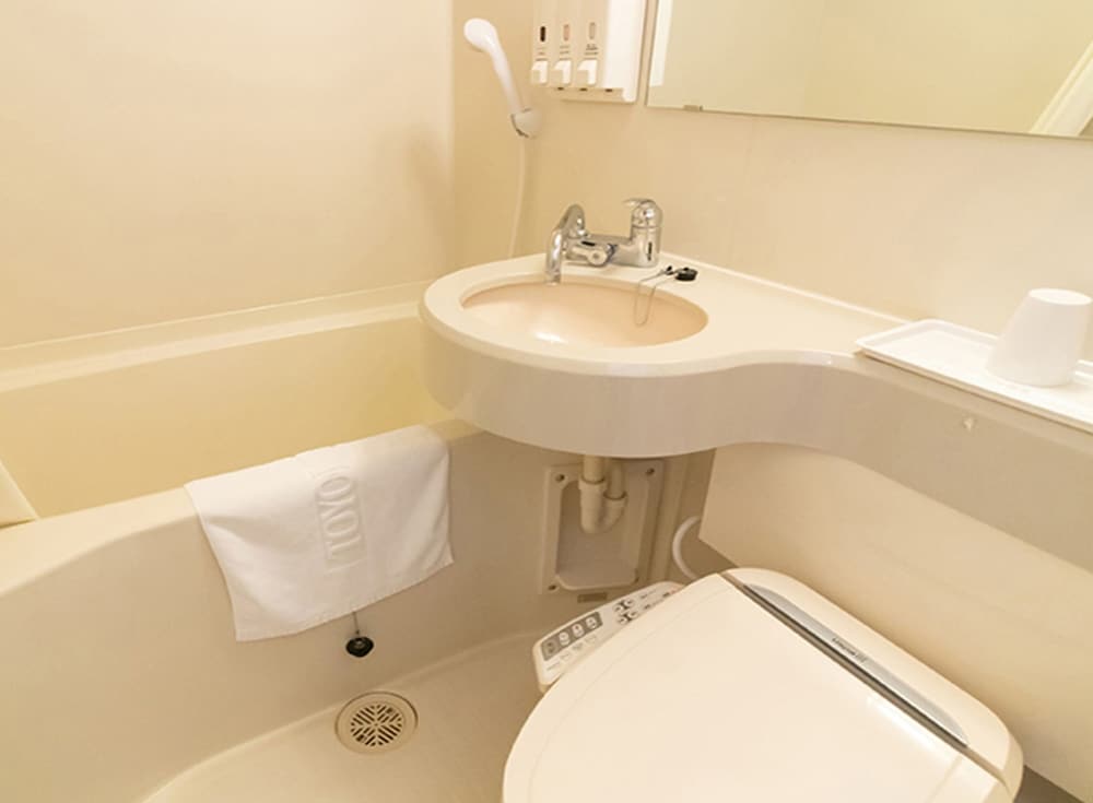 エコノミー ダブルルーム 喫煙可 バスルーム0 | 東横INN横浜関内