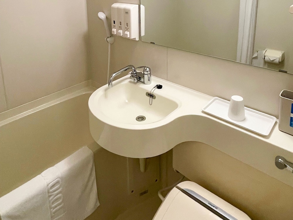 エコノミー ダブルルーム 禁煙 バスルーム0 | 東横 INN 富士山沼津駅北口 1